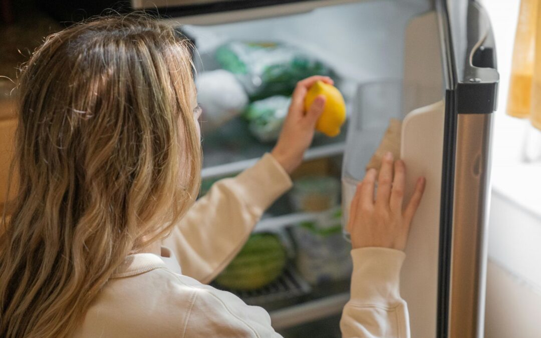 From Clutter to Clear: Simple Fridge Hacks for Students